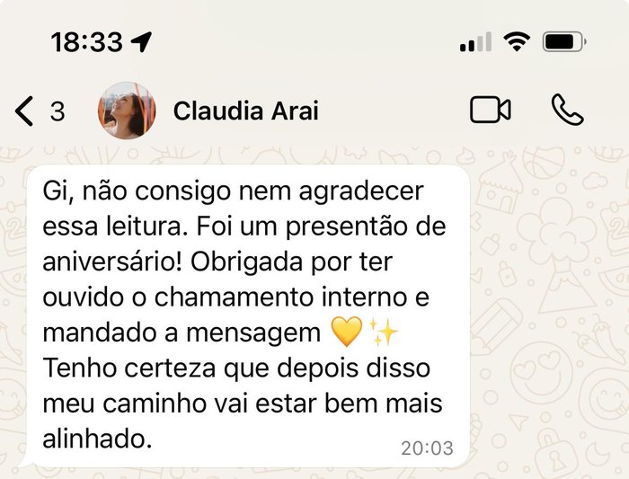 Print de conversa de WhatsApp em que uma cliente diz que a leitura foi um presente de aniversário e que sente o caminho dela muito mais alinhado depois dela