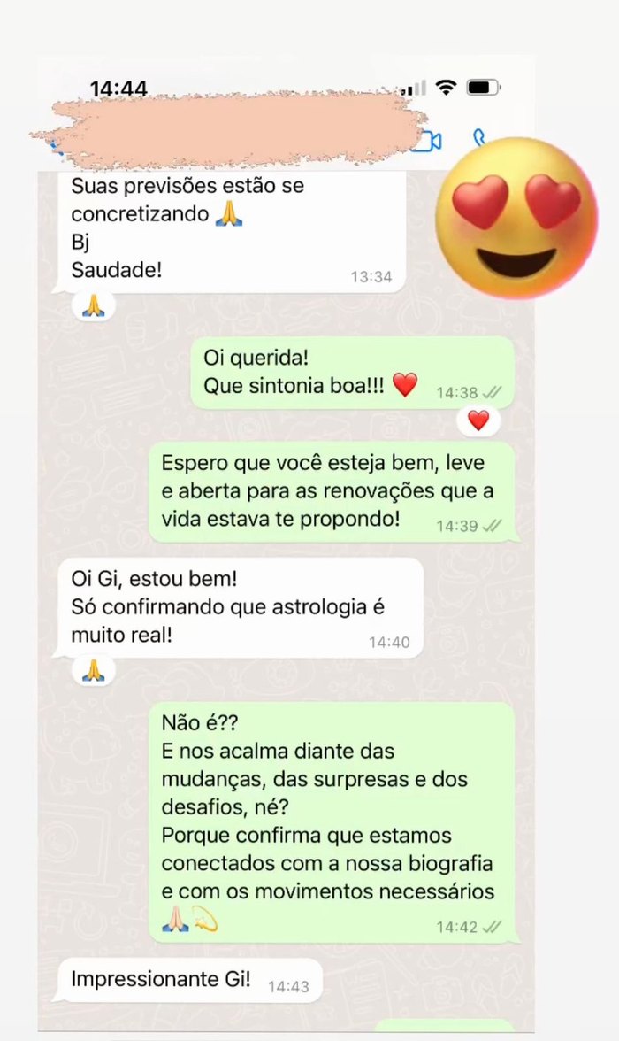 Print de conversa de WhatsApp em que uma cliente relata que as previsões estão se concretizando e que a leitura a acalma diante das mudanças e dos desafios